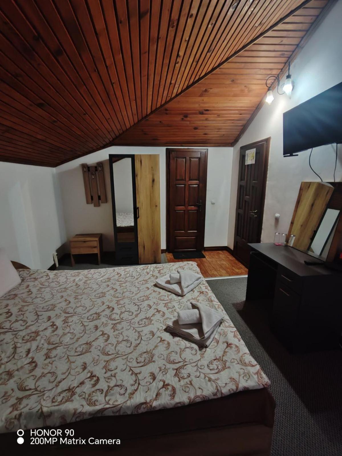 Парк - Хотел Макензен Melnik  Exterior photo
